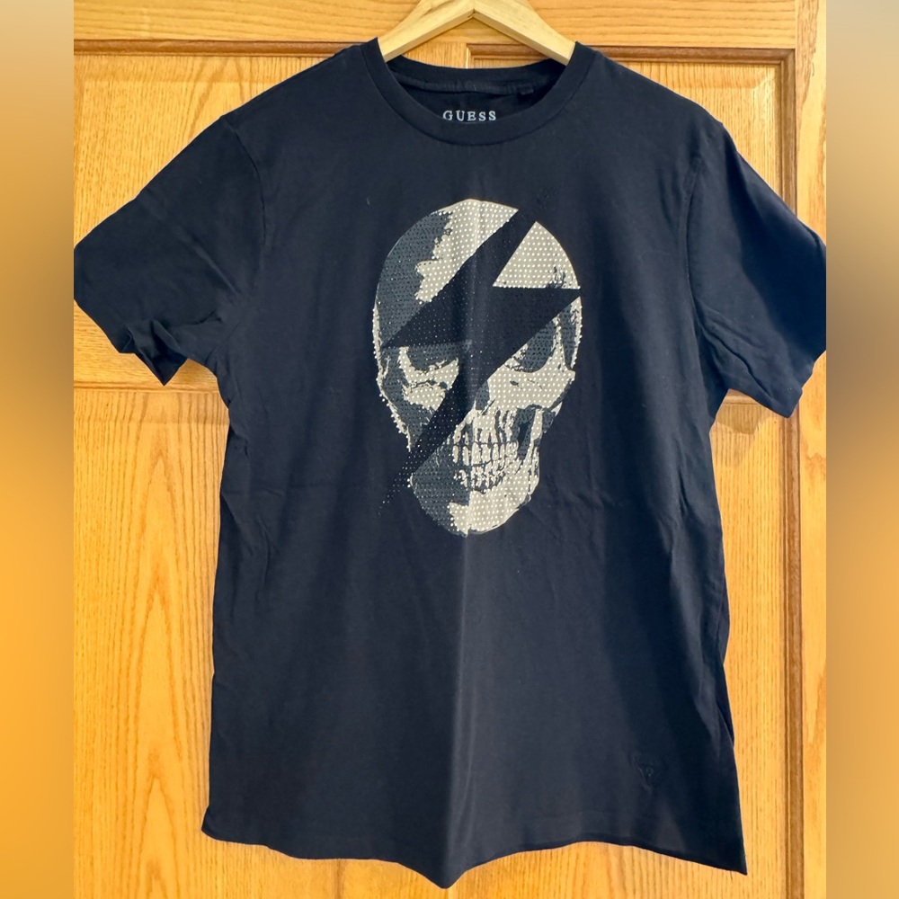NWOT/Men’s Guess T-Shirt